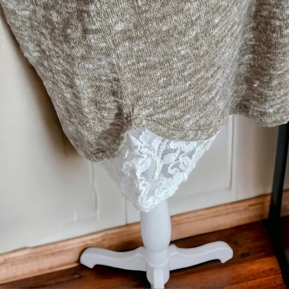 Lane Bryant Tan & Cream Lace long sleeve Top Size 14/16 NWOT - Picture 4 of 5
